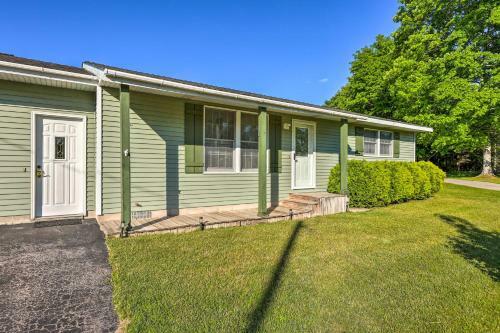 Peaceful Lake Leelanau Little Finger Ranch!