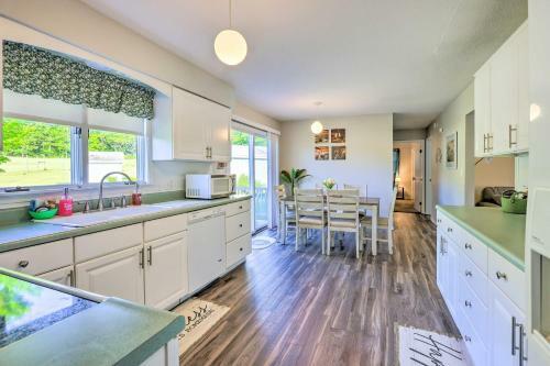 Peaceful Lake Leelanau Little Finger Ranch!