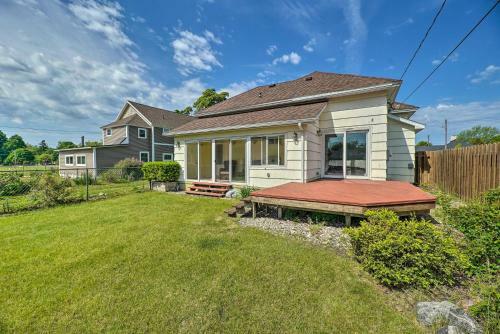 Bright Ludington Home 3 Blocks To The Beach!