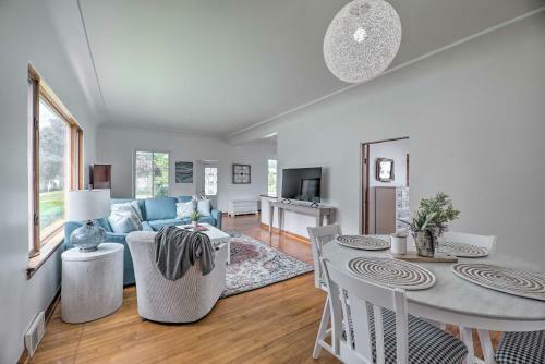 Bright Ludington Home 3 Blocks To The Beach!
