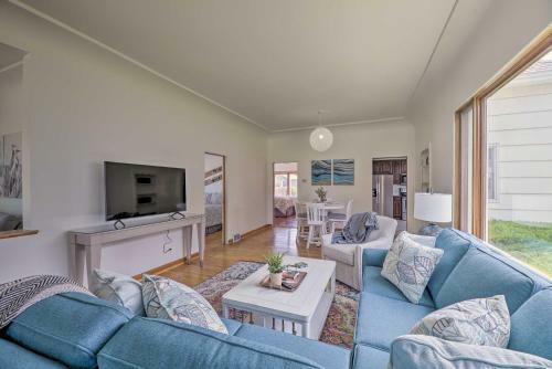 Bright Ludington Home 3 Blocks To The Beach!