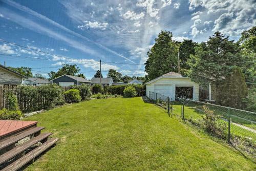 Bright Ludington Home 3 Blocks To The Beach!