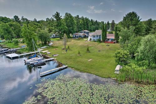All-season Lakefront Home With Deck And Boat Dock