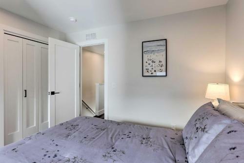 Bright Traverse City Townhome Walk To Beach!
