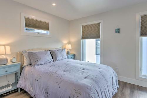 Bright Traverse City Townhome Walk To Beach!