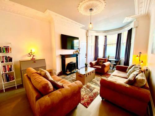 Anchored Homely Apartment In Historic Centre
