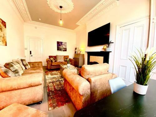 Anchored Homely Apartment In Historic Centre