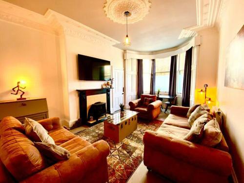 Anchored Homely Apartment In Historic Centre