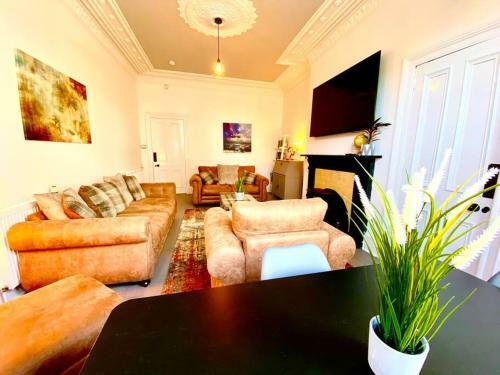 Anchored Homely Apartment In Historic Centre