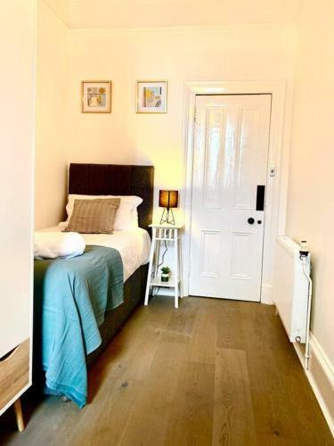 Anchored Homely Apartment In Historic Centre