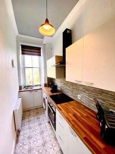 Anchored Homely Apartment In Historic Centre