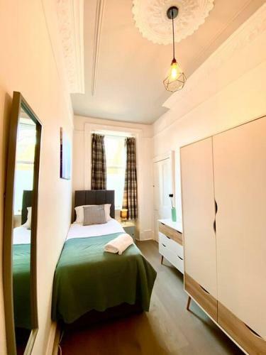 Anchored Homely Apartment In Historic Centre