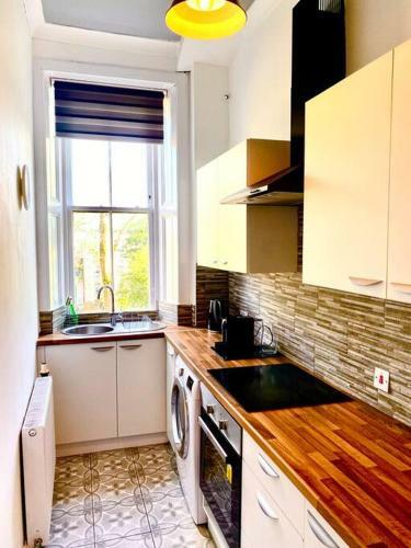 Anchored Homely Apartment In Historic Centre
