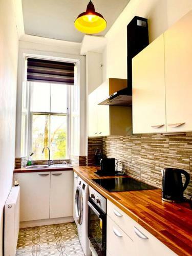 Anchored Homely Apartment In Historic Centre