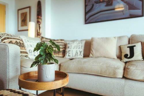 Apartamento Beachfront Flat With Balcony & Stunning Sea Views