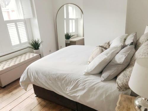 Emerson House. Close To Poole Harbour & Town Centre