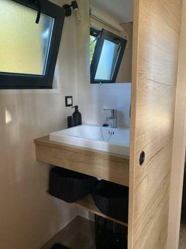 Tiny House Sur Terrain Bois� � 10 Mn De La Mer