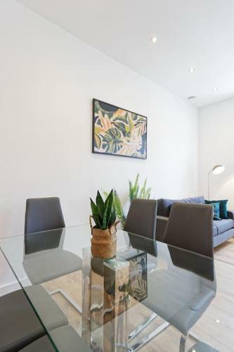 The Courthouse. 3 Bedroom, Brand New Apartment