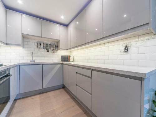 Pass The Keys Modern Apartment In Richmond Town Centre