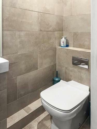 Apartamento Bright And Spacious 1-bdr Flat W/ Free Parking