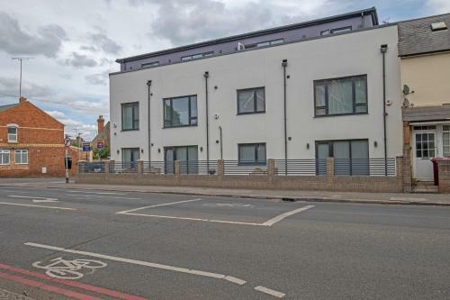 Oxford Rd 2 Bed Serviced Apartment 06 With Parking, Reading