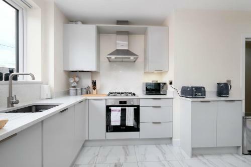 Oxford Rd 2 Bed Serviced Apartment 06 With Parking, Reading
