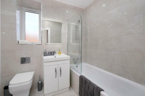Oxford Rd 2 Bed Serviced Apartment 06 With Parking, Reading
