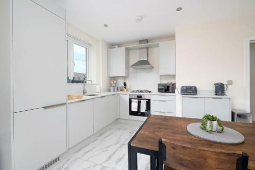 Oxford Rd 2 Bed Serviced Apartment 06 With Parking, Reading