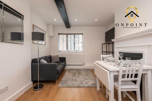 Apartamento ?onpoint -fresh 2 Bedroom Apt With Parking!?