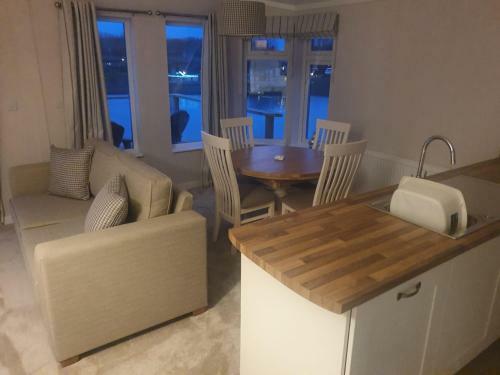 Remarkable 2-bed Luxury Lodge In Routh With Hottub
