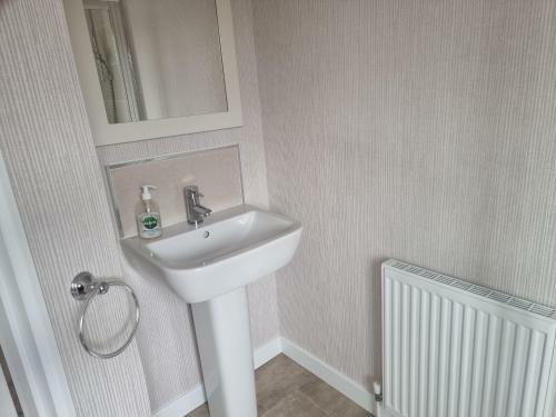 Remarkable 2-bed Luxury Lodge In Routh With Hottub