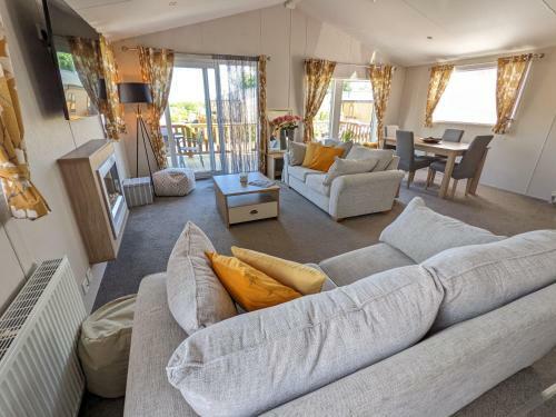 Molly's Lodge