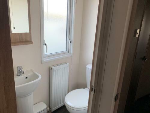 Finch 25 - Meadow Lakes Holiday Park