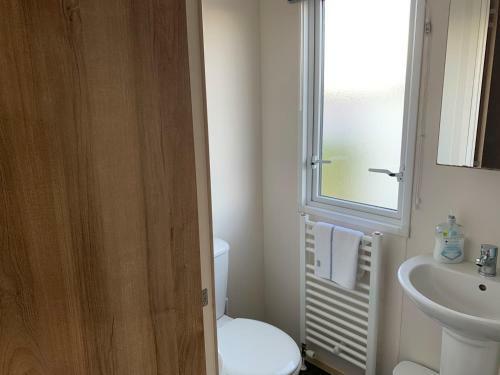 Finch 25 - Meadow Lakes Holiday Park