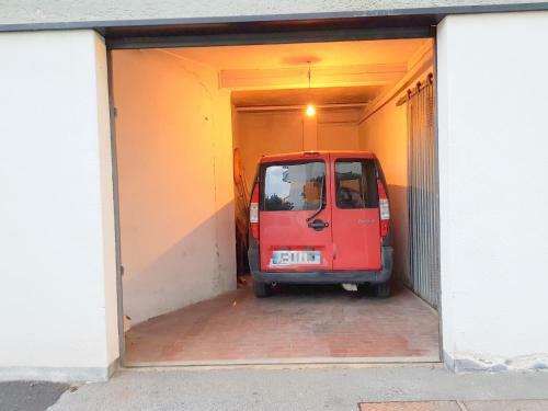 Apartamento Private Garage,air Cond, Quite, Near Train Station