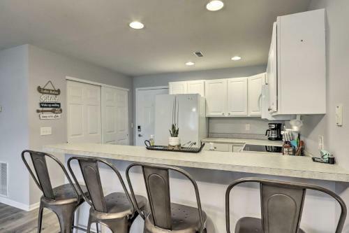 Apartamento Camdenton Condo With Pool Access And Lake Views!