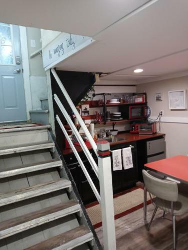 Basement Suite Pvt Enterance With Hot Tub