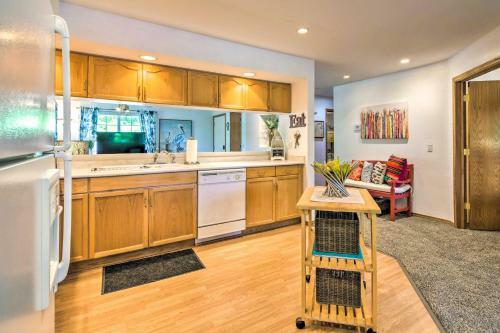 Apartamento Waterfront Gem With Sunroom Less Than 4 Mi To Beach!