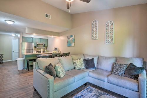 Apartamento Reeds Spring Condo With Balcony And Pool Access!