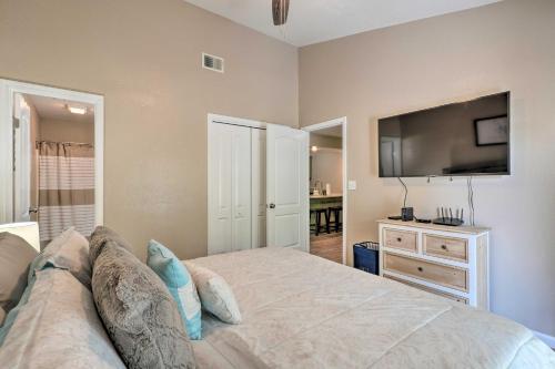 Apartamento Reeds Spring Condo With Balcony And Pool Access!