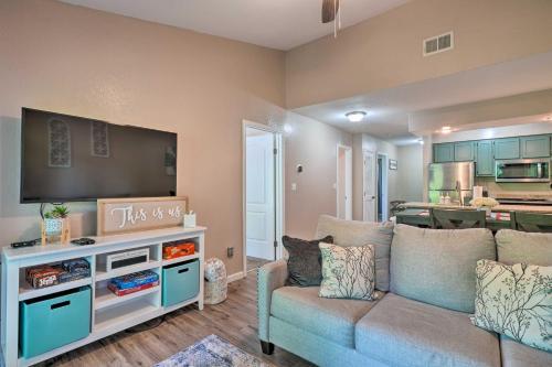 Apartamento Reeds Spring Condo With Balcony And Pool Access!