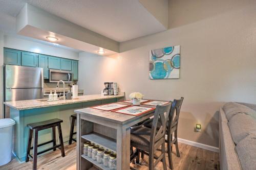 Apartamento Reeds Spring Condo With Balcony And Pool Access!