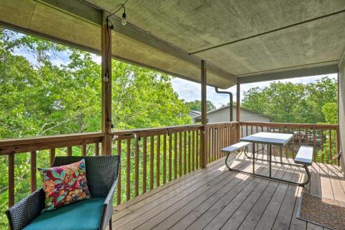 Apartamento Reeds Spring Condo With Balcony And Pool Access!