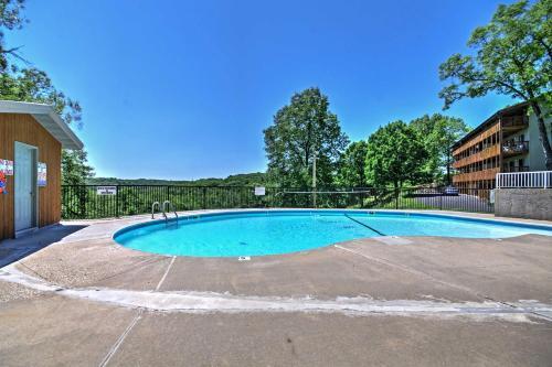 Apartamento Reeds Spring Condo With Balcony And Pool Access!