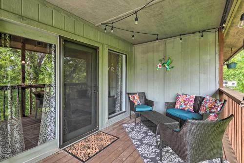 Apartamento Reeds Spring Condo With Balcony And Pool Access!