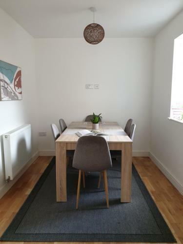 Queensize Private Room - En Suite And Free Parking