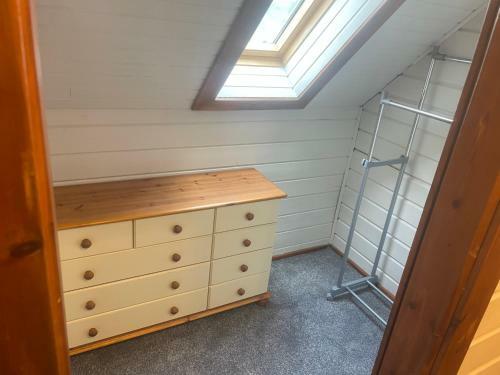 Riverside Log Cabin 3 Bedrooms Sleeps 6