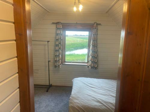 Riverside Log Cabin 3 Bedrooms Sleeps 6