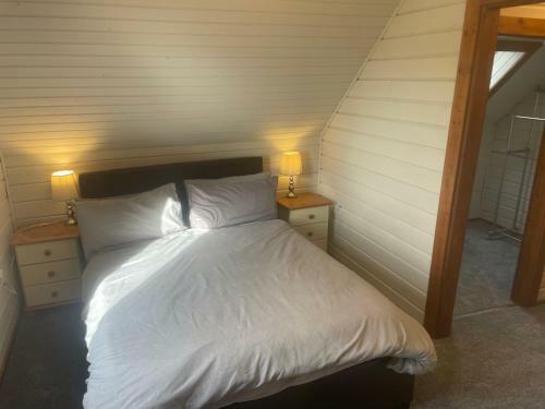 Riverside Log Cabin 3 Bedrooms Sleeps 6