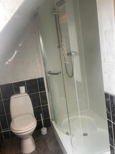 Riverside Log Cabin 3 Bedrooms Sleeps 6